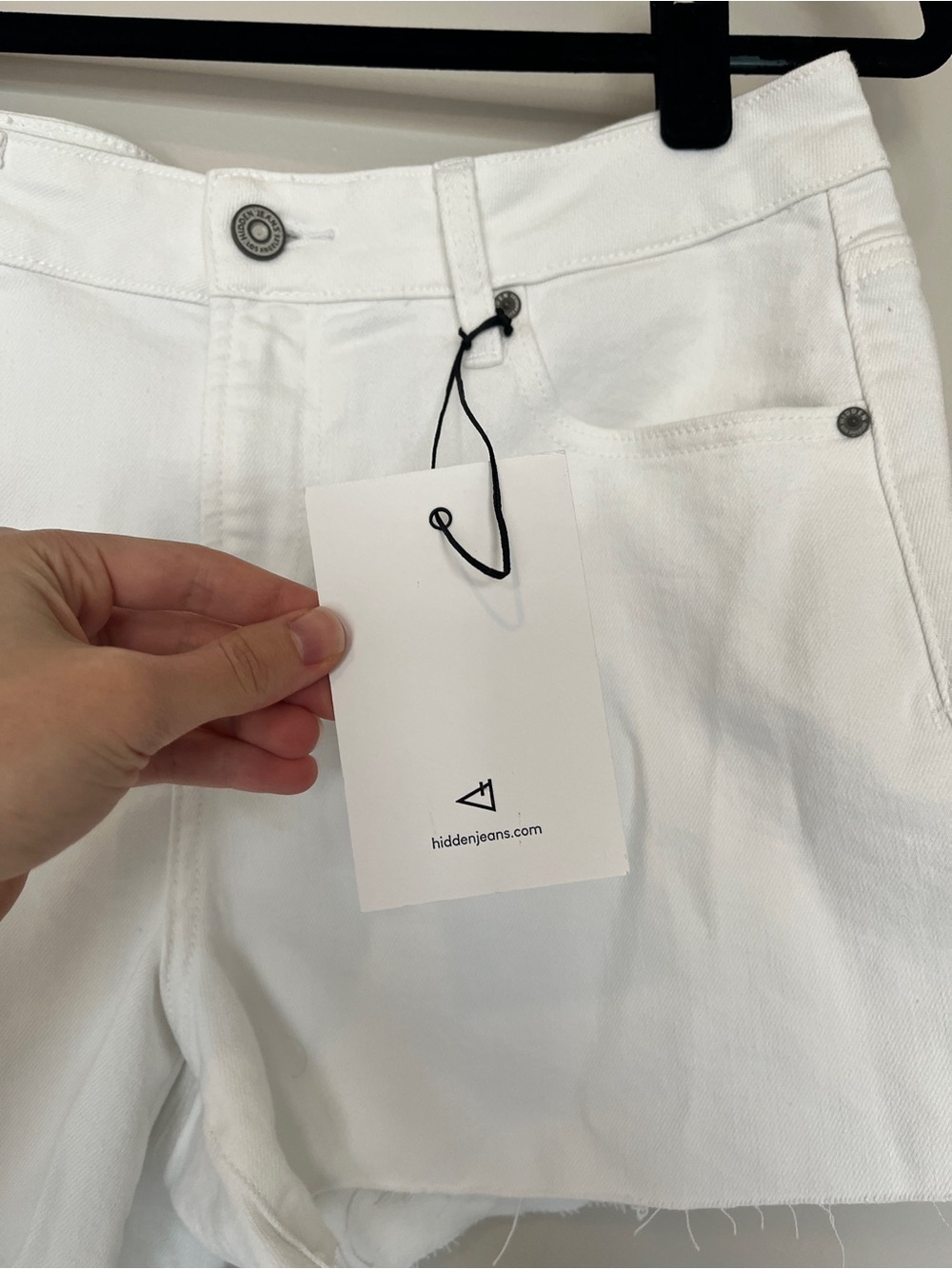 Hidden Jeans Ava High Rise A-Line White Denim Shorts Raw Hem NWT Medium - Picture 6 of 7